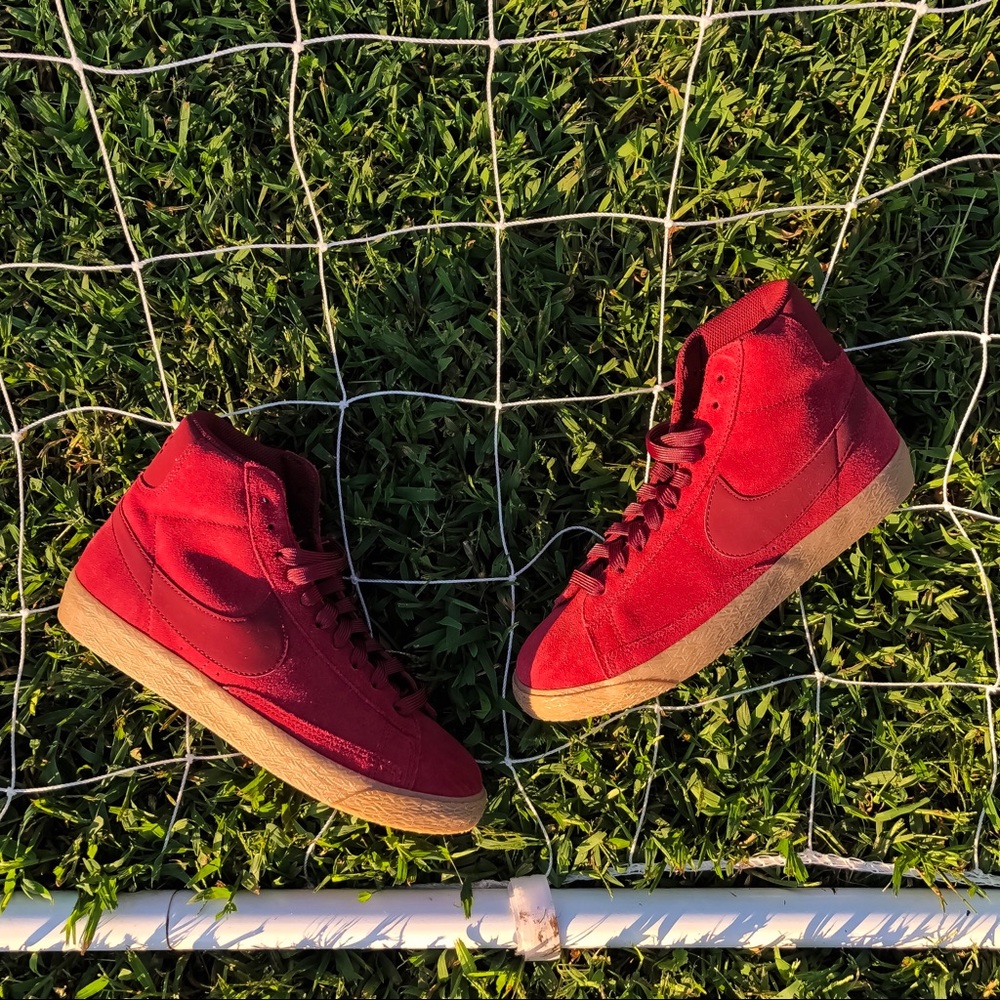 Nike Blazer • women’s size 8